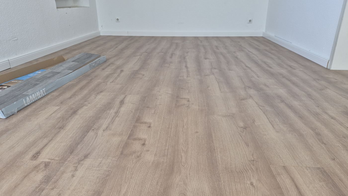 Wohnung, neuer Boden nachher