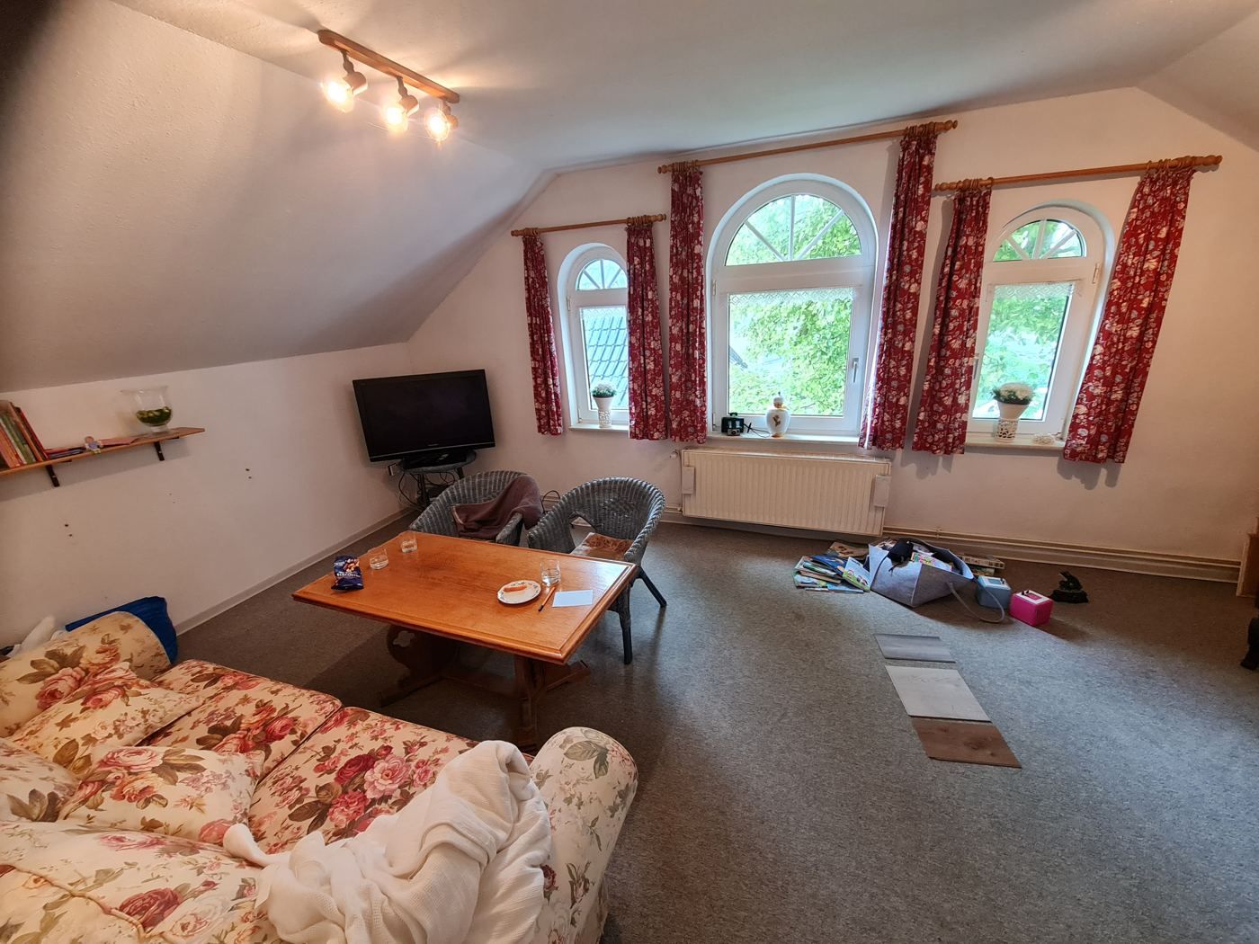 Wohnzimmer im Dachgeschoss vorher